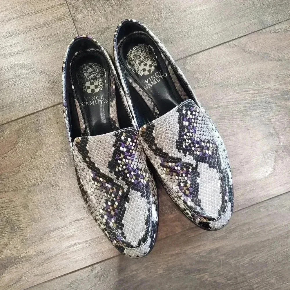 Vince Camuto Jendeya Seashell Leather Multicolor Snake Print Loafers Size 6